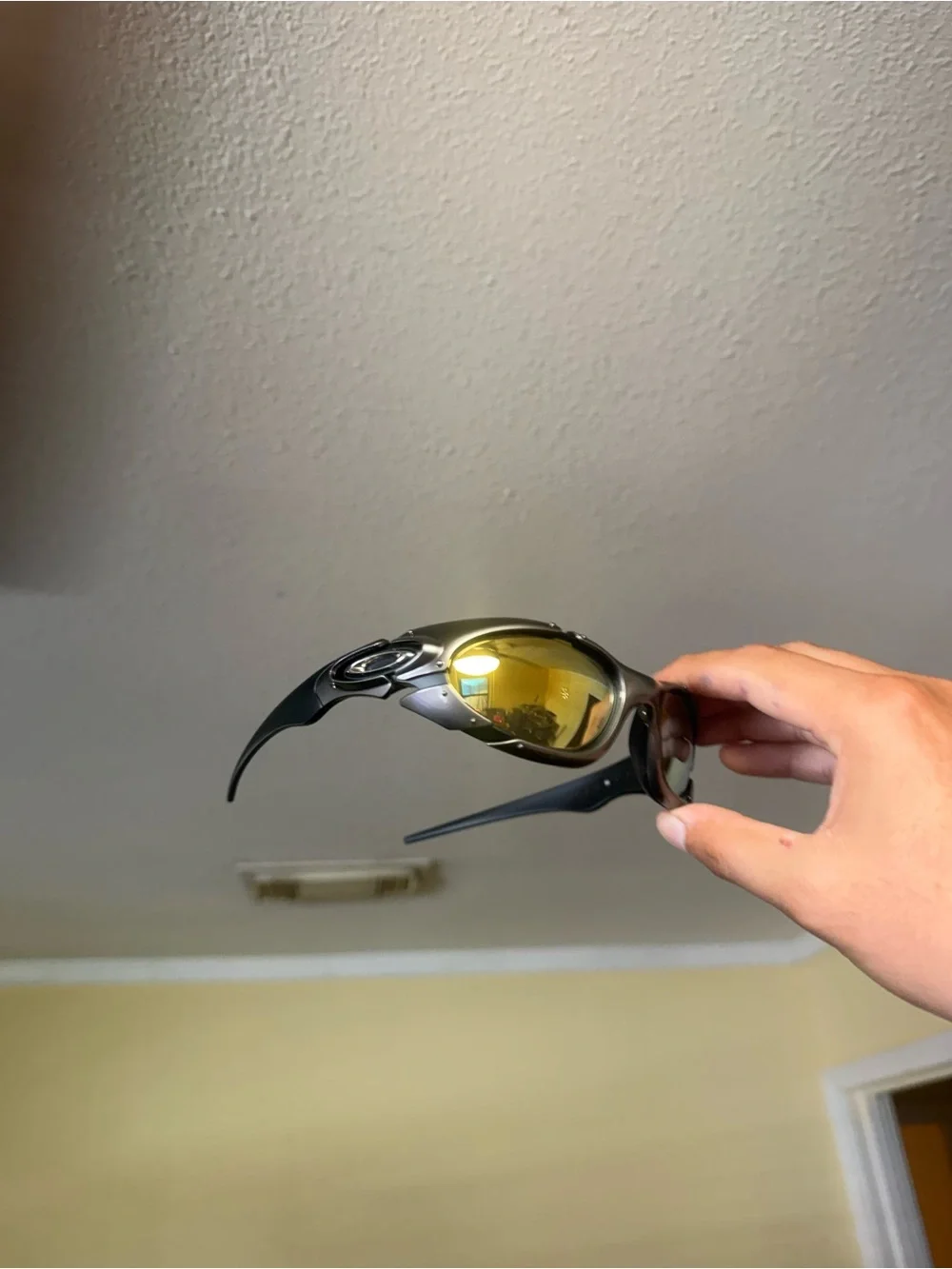 Oakley-Style Sports Sunglasses with Yellow Mirror Lenses